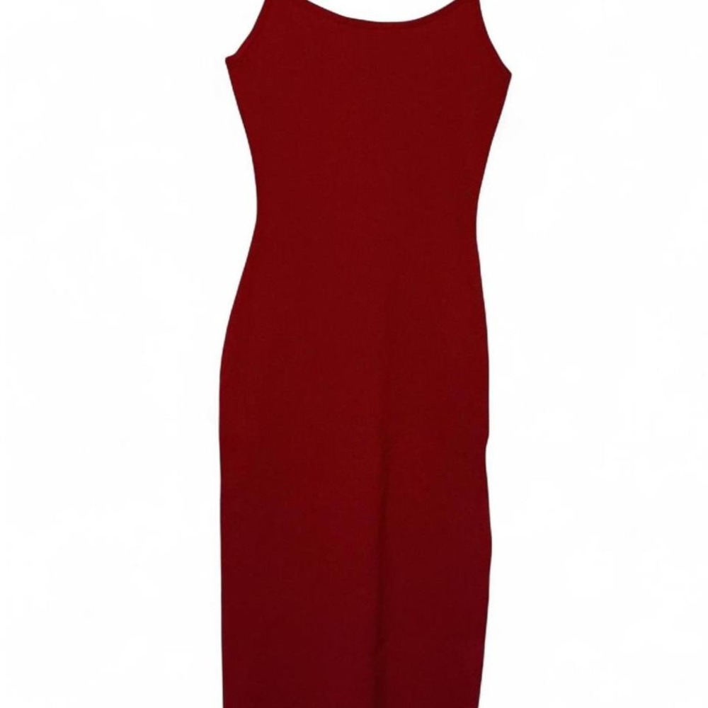Red midi dress with spaghetti straps and slit‎ #MidiDress #bodycon #valentine